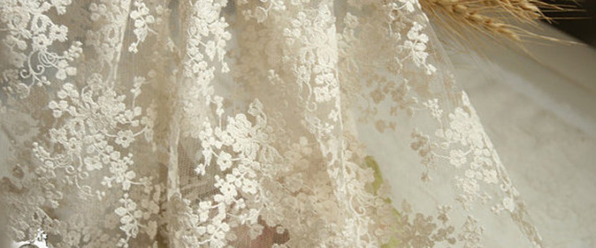 essential lace -package header